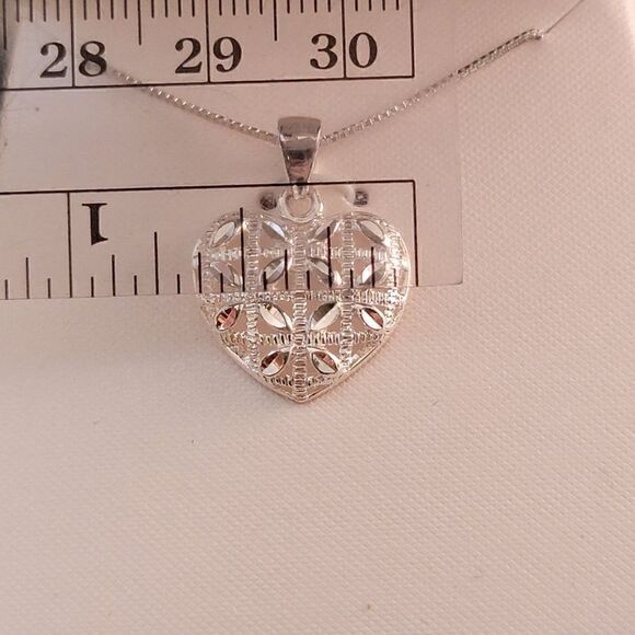 Sterling Openwork Diamond Cut Heart Pendant Necklace - New in Box - Picture 6 of 6